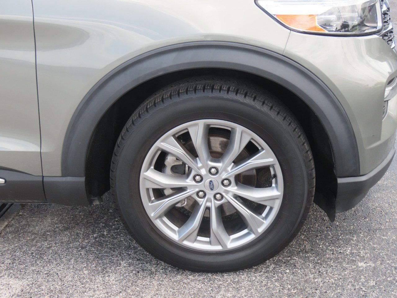 Certified 2020 Ford Explorer XLT w/ Equipment Group 202A RWD image 8