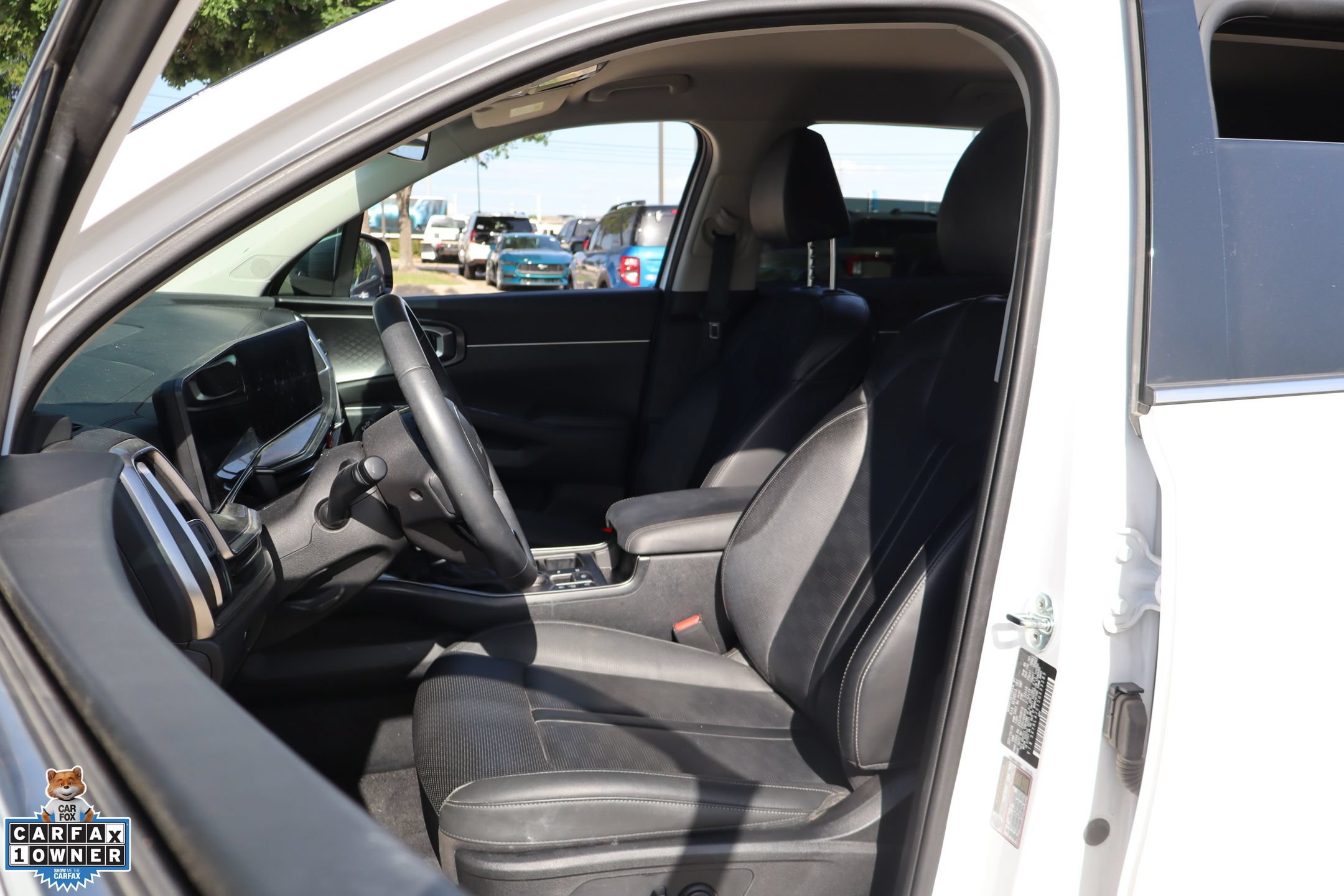 Used 2025 Kia Sorento S FWD image 11