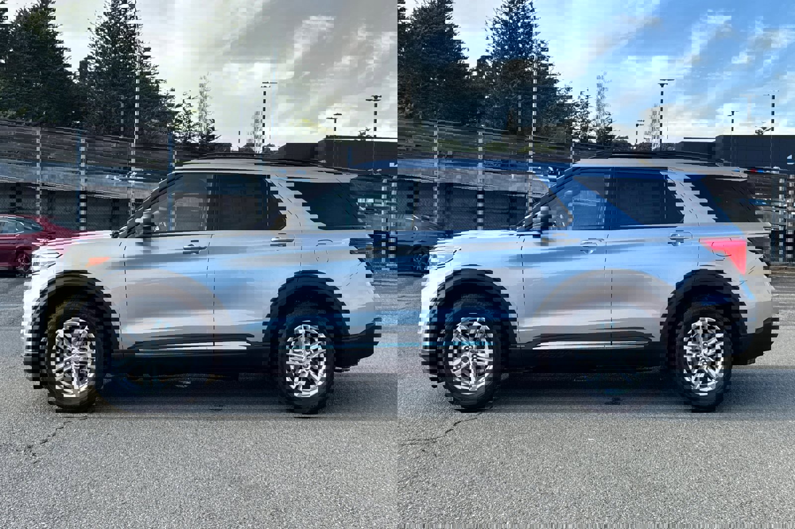 Certified 2022 Ford Explorer XLT w/ Equipment Group 202A image 7