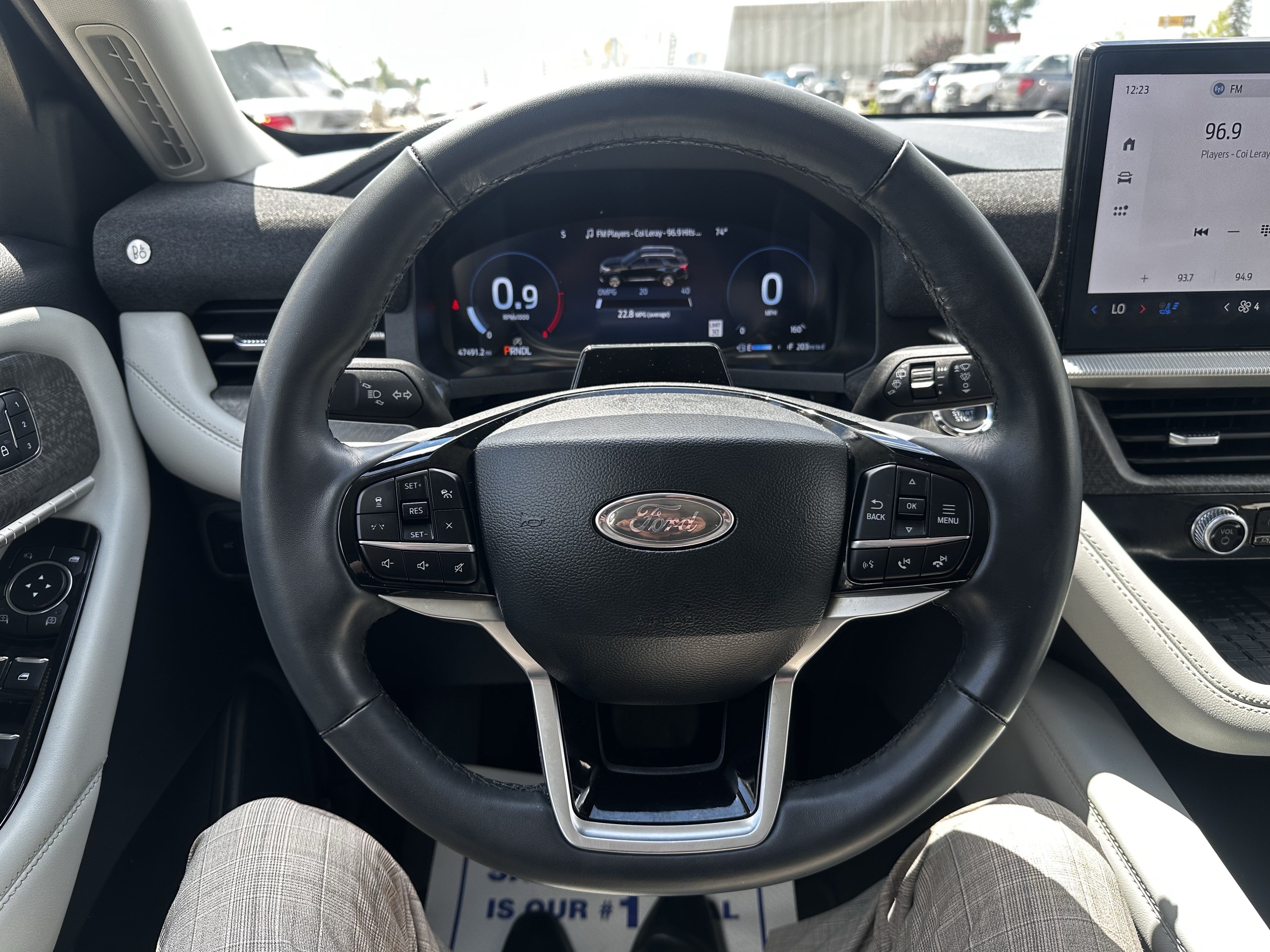Certified 2025 Ford Explorer Platinum w/ Ultimate Package AWD/4WD image 9
