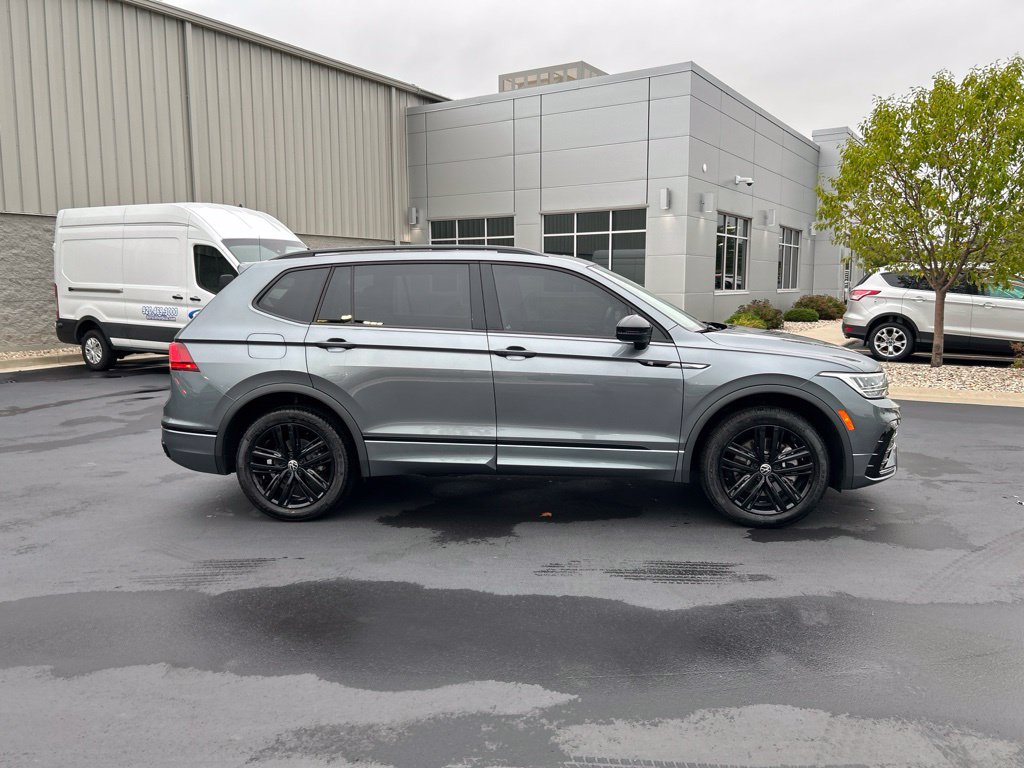 Used 2022 Volkswagen Tiguan SE R-Line AWD/4WD image 5