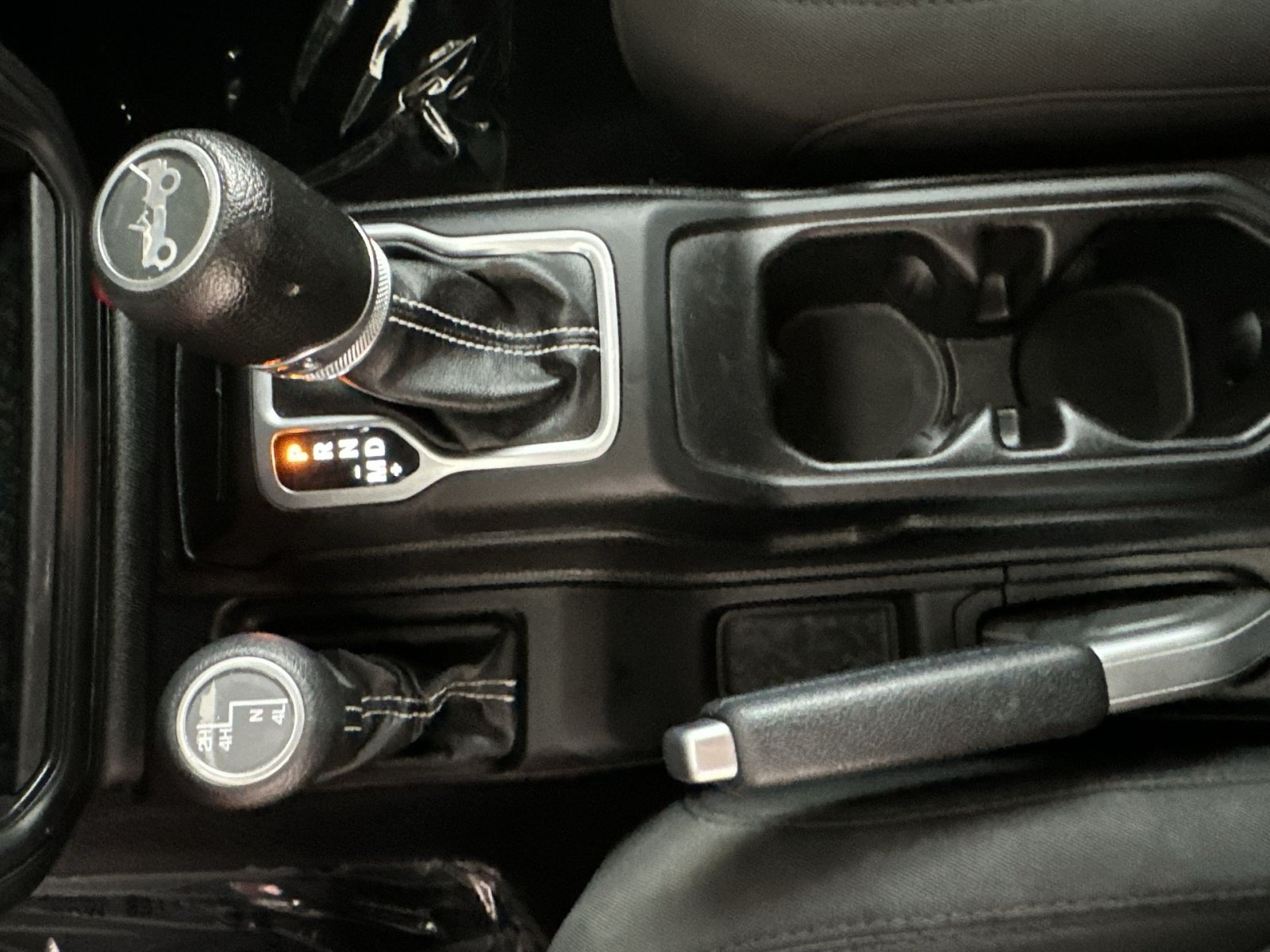Used 2018 Jeep Wrangler Unlimited Sahara AWD/4WD image 30