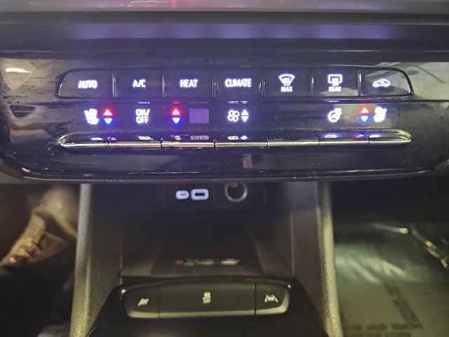 Used 2023 Chevrolet Bolt EUV LT w/ Convenience Package FWD image 25