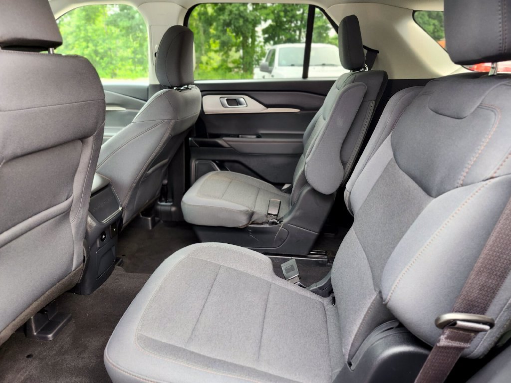 Certified 2025 Ford Explorer Active AWD/4WD image 16