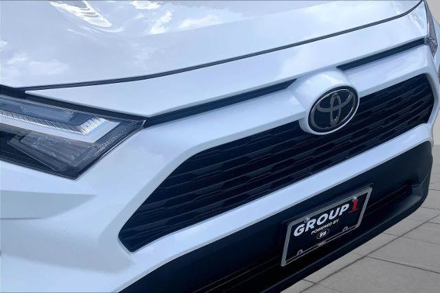 Used 2025 Toyota RAV4 LE AWD/4WD image 32