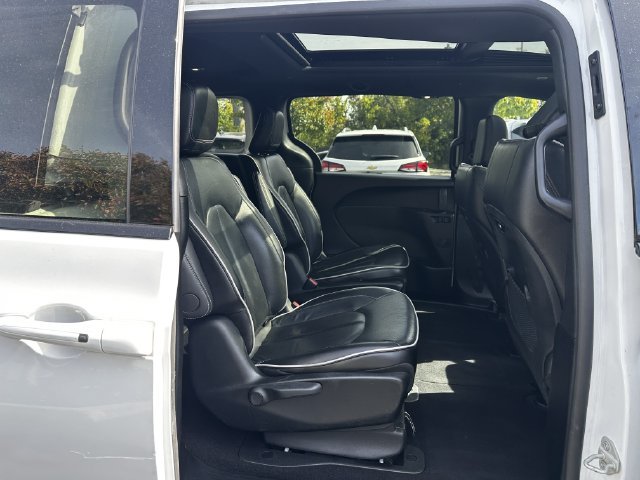 Used 2024 Chrysler Pacifica Premium FWD image 36