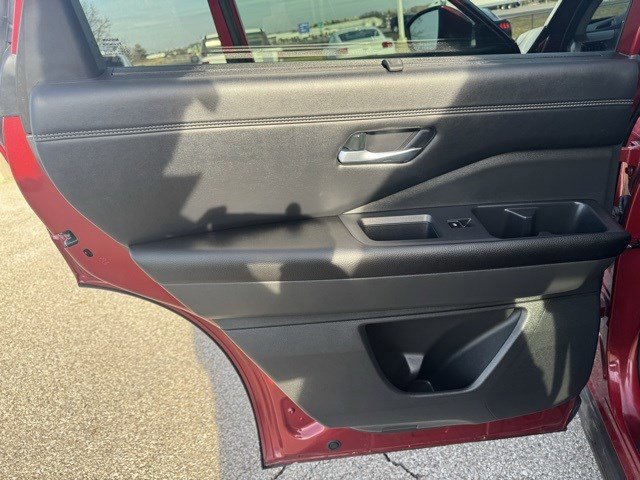 Used 2024 Nissan Pathfinder Platinum w/ Cargo Package image 25