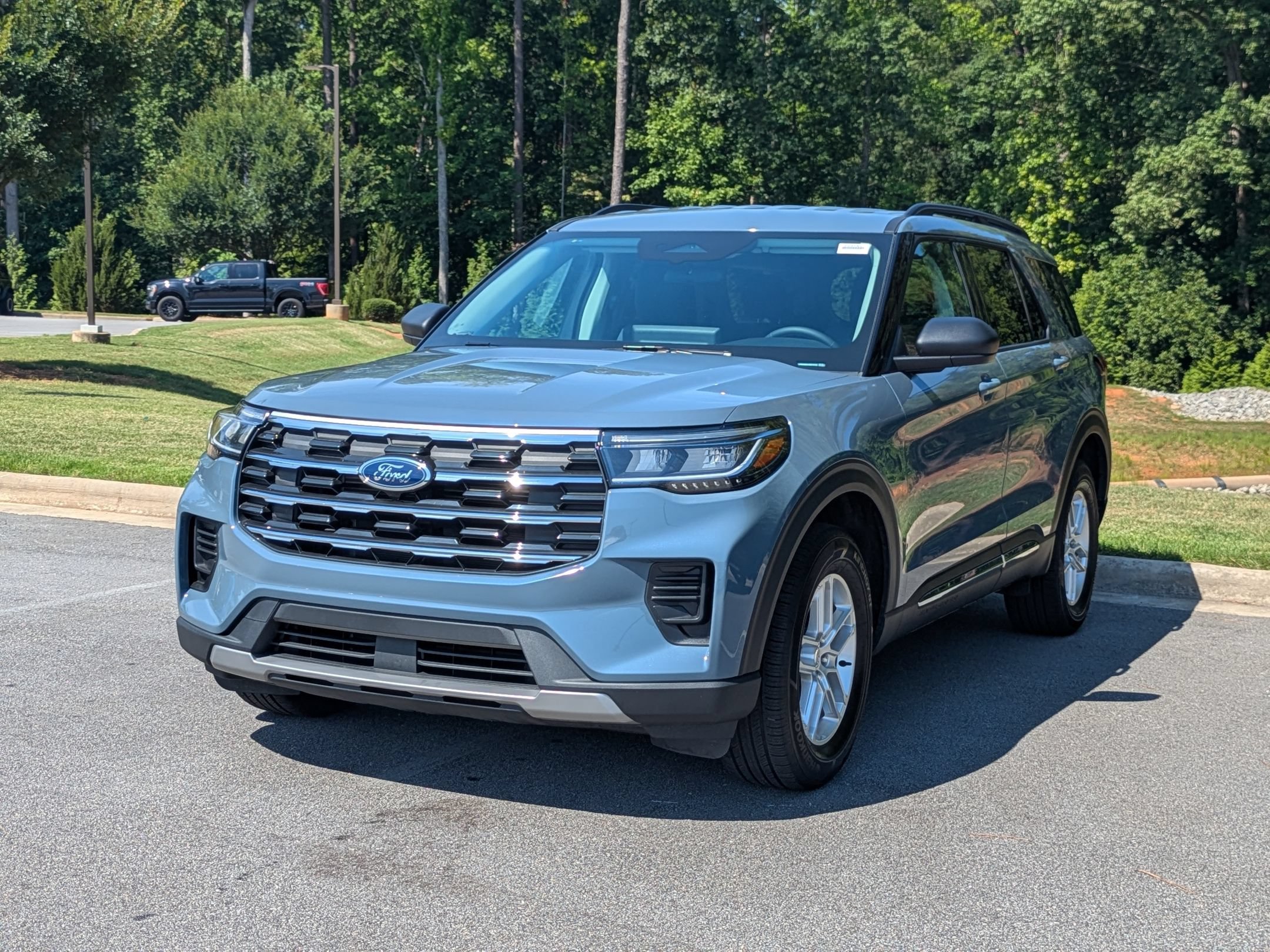 Certified 2025 Ford Explorer Active AWD/4WD image 6