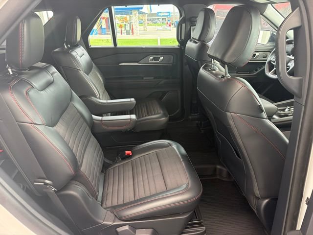 Certified 2025 Ford Explorer ST-Line w/ Premium Package AWD/4WD image 12