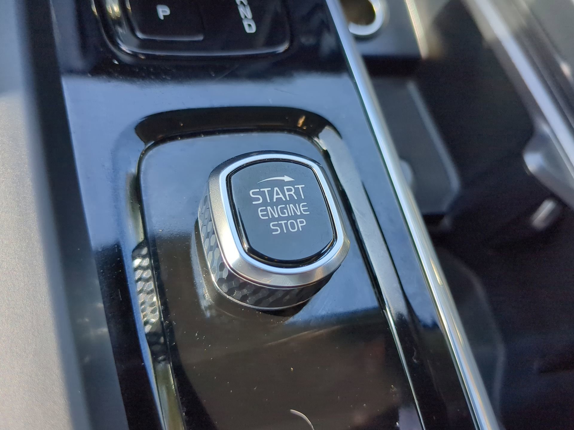 Used 2025 Volvo XC60 B5 Plus image 60