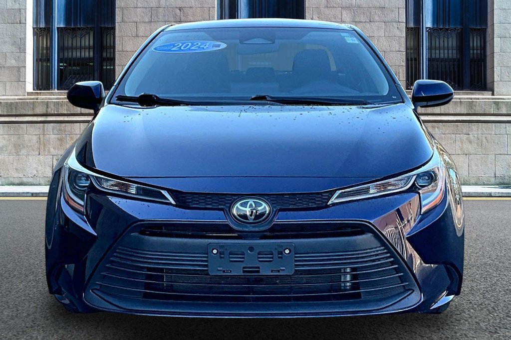 Used 2024 Toyota Corolla LE FWD image 3