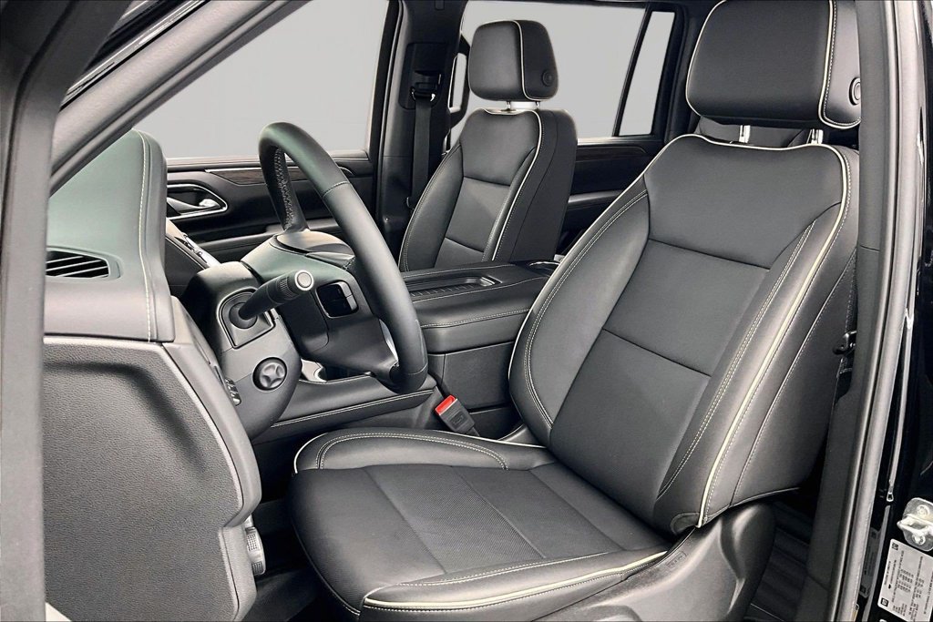 Used 2024 Chevrolet Suburban Premier AWD/4WD image 25