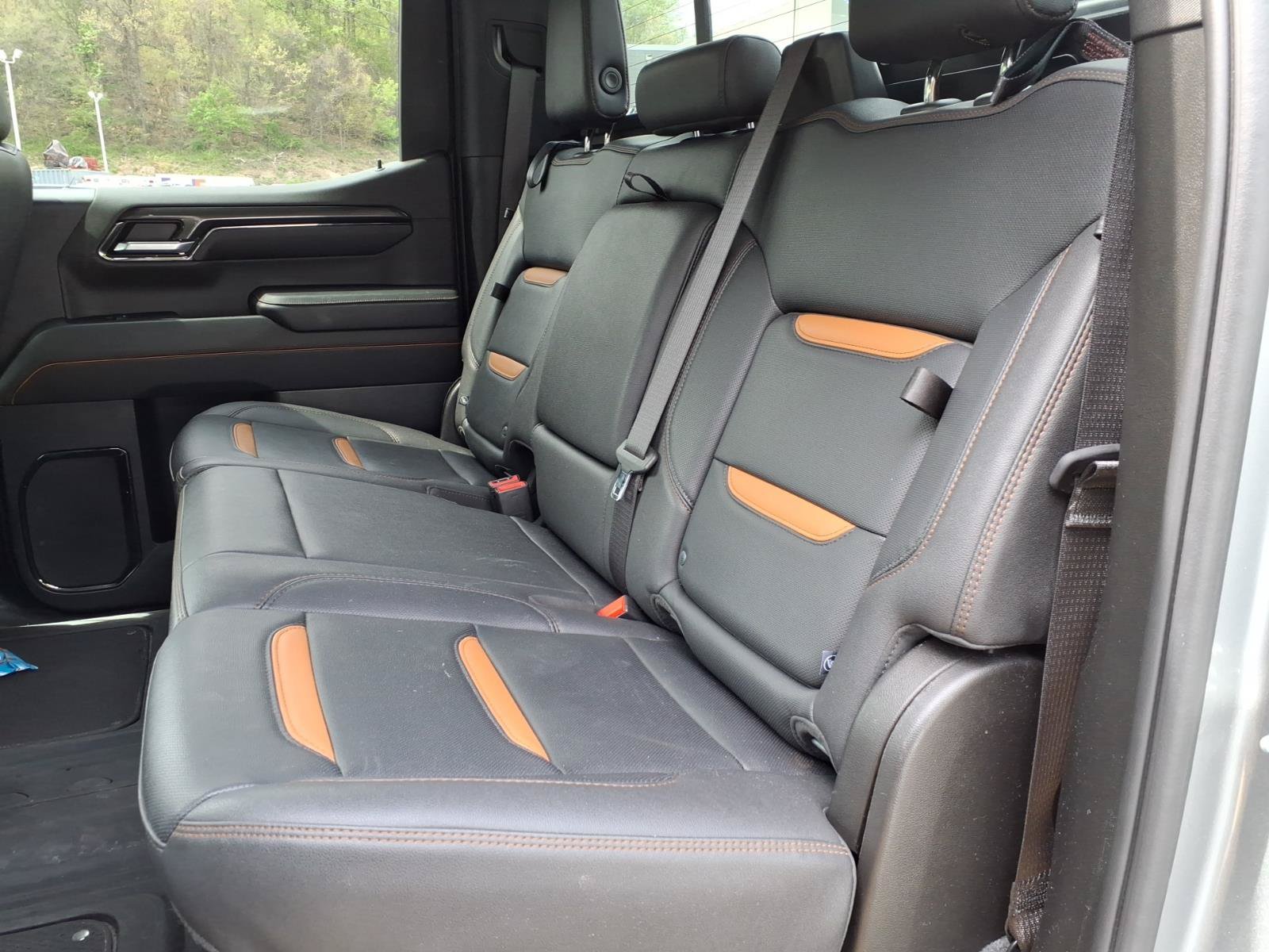 Used 2023 GMC Sierra 1500 AT4 w/ AT4 Premium Package AWD/4WD image 9