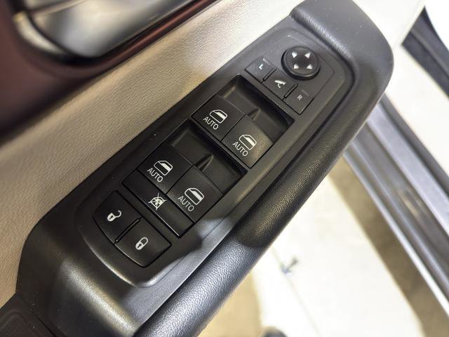 Used 2019 Chrysler Pacifica Limited image 16