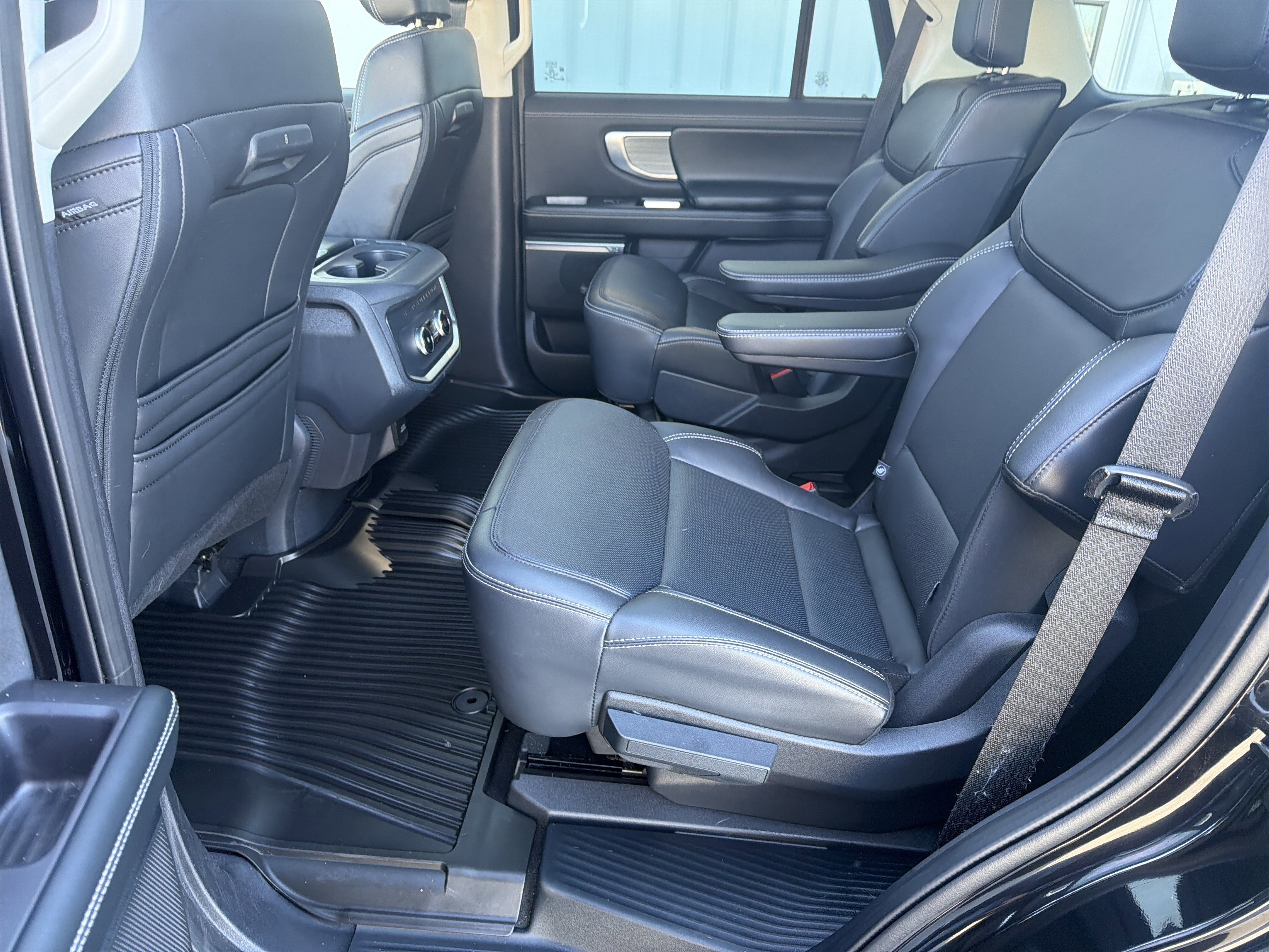 Certified 2025 Ford Expedition Platinum image 35