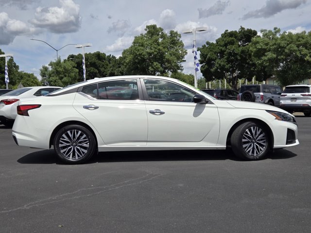 Used 2025 Nissan Altima 2.5 SV FWD image 3