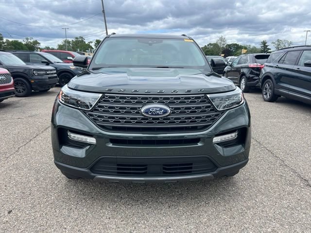 Certified 2024 Ford Explorer XLT w/ Equipment Group 202A AWD/4WD image 2