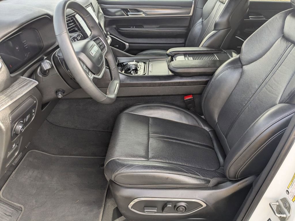 Used 2024 Jeep Wagoneer L Series III w/ Flexible Seating Group image 16