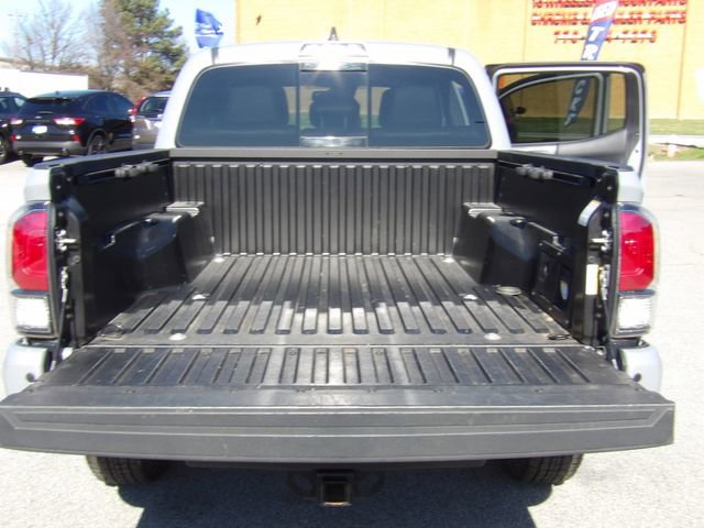 Used 2020 Toyota Tacoma Limited image 18