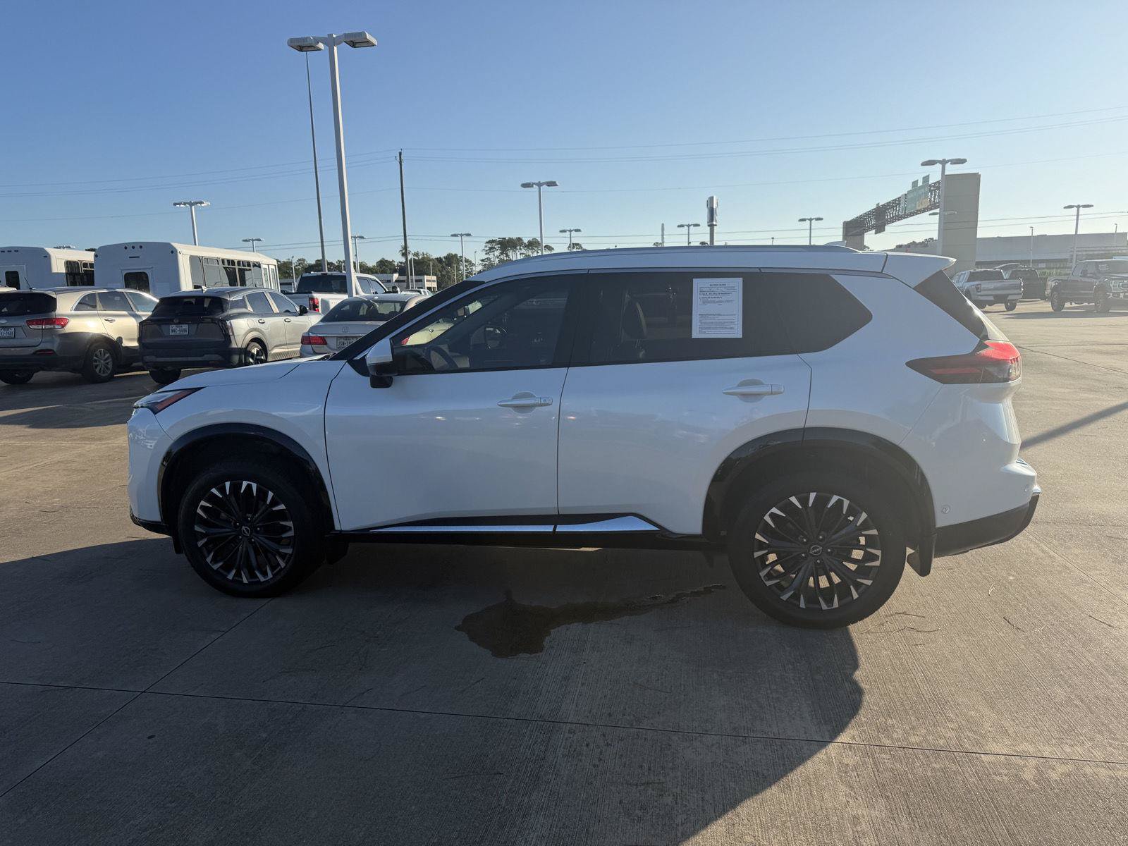 Used 2024 Nissan Rogue Platinum FWD image 15