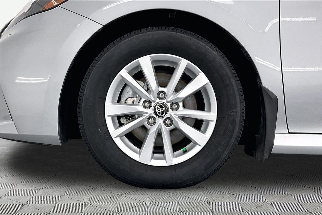 Used 2025 Toyota Camry LE w/ Convenience Package FWD image 9