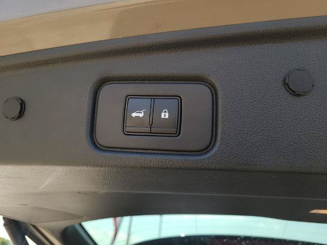 Used 2023 Nissan Pathfinder Platinum FWD image 16