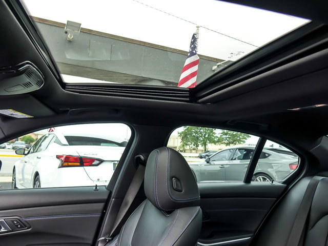 Used 2025 BMW 330i Sedan w/ M Sport Package RWD image 12
