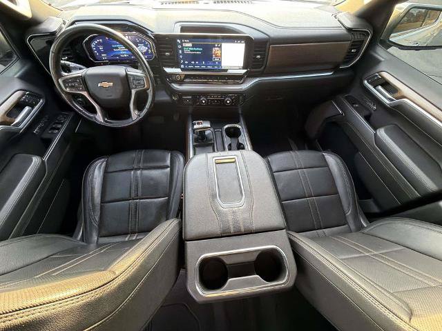 Used 2022 Chevrolet Silverado 1500 High Country w/ High Country Premium Package AWD/4WD image 2