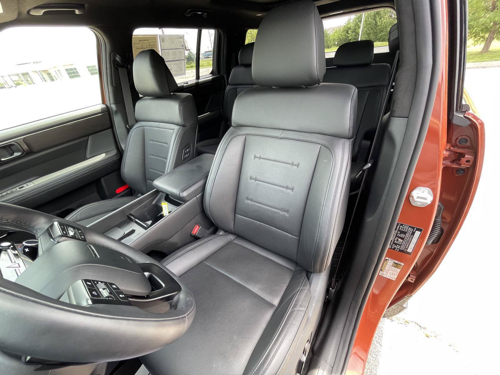 Used 2025 Hyundai Santa Fe Calligraphy AWD/4WD image 18
