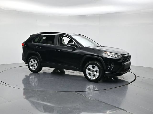Used 2021 Toyota RAV4 XLE FWD image 3