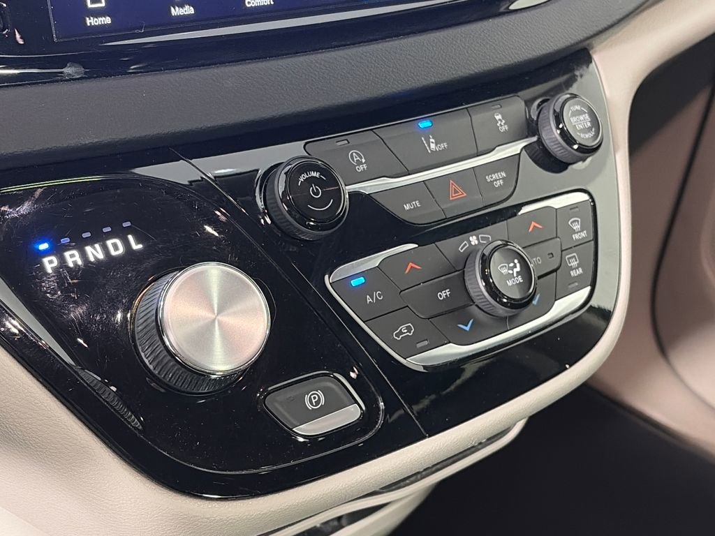Used 2022 Chrysler Pacifica Touring-L FWD image 20