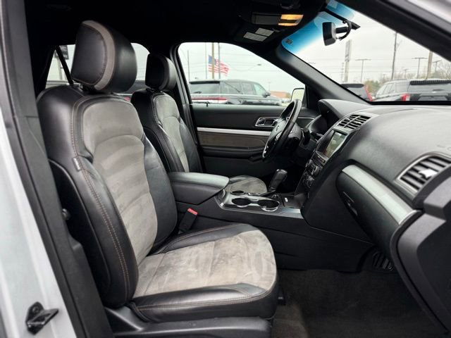 Certified 2017 Ford Explorer XLT w/ Equipment Group 202A image 28