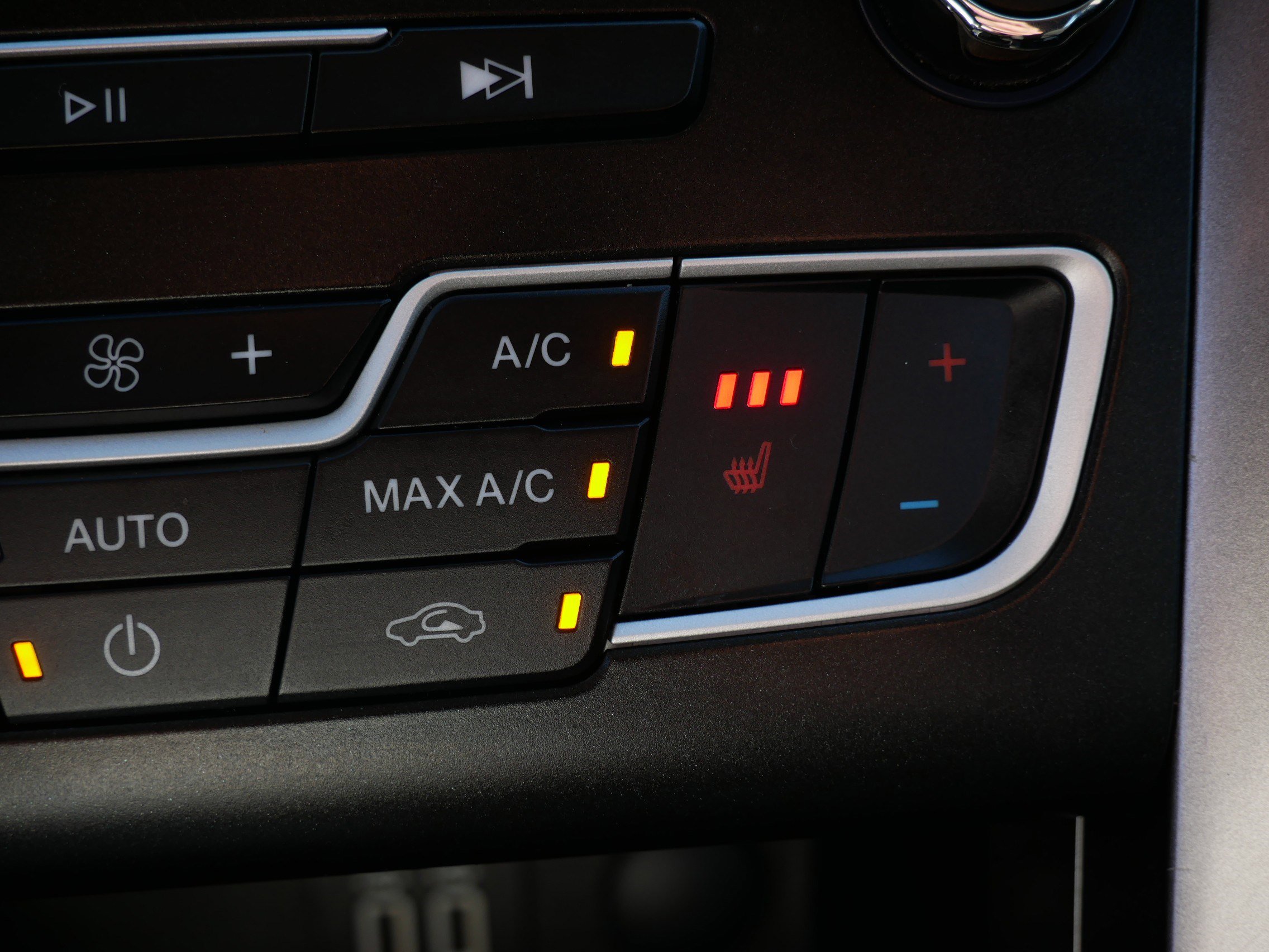 Certified 2020 Ford Fusion SE AWD/4WD image 31