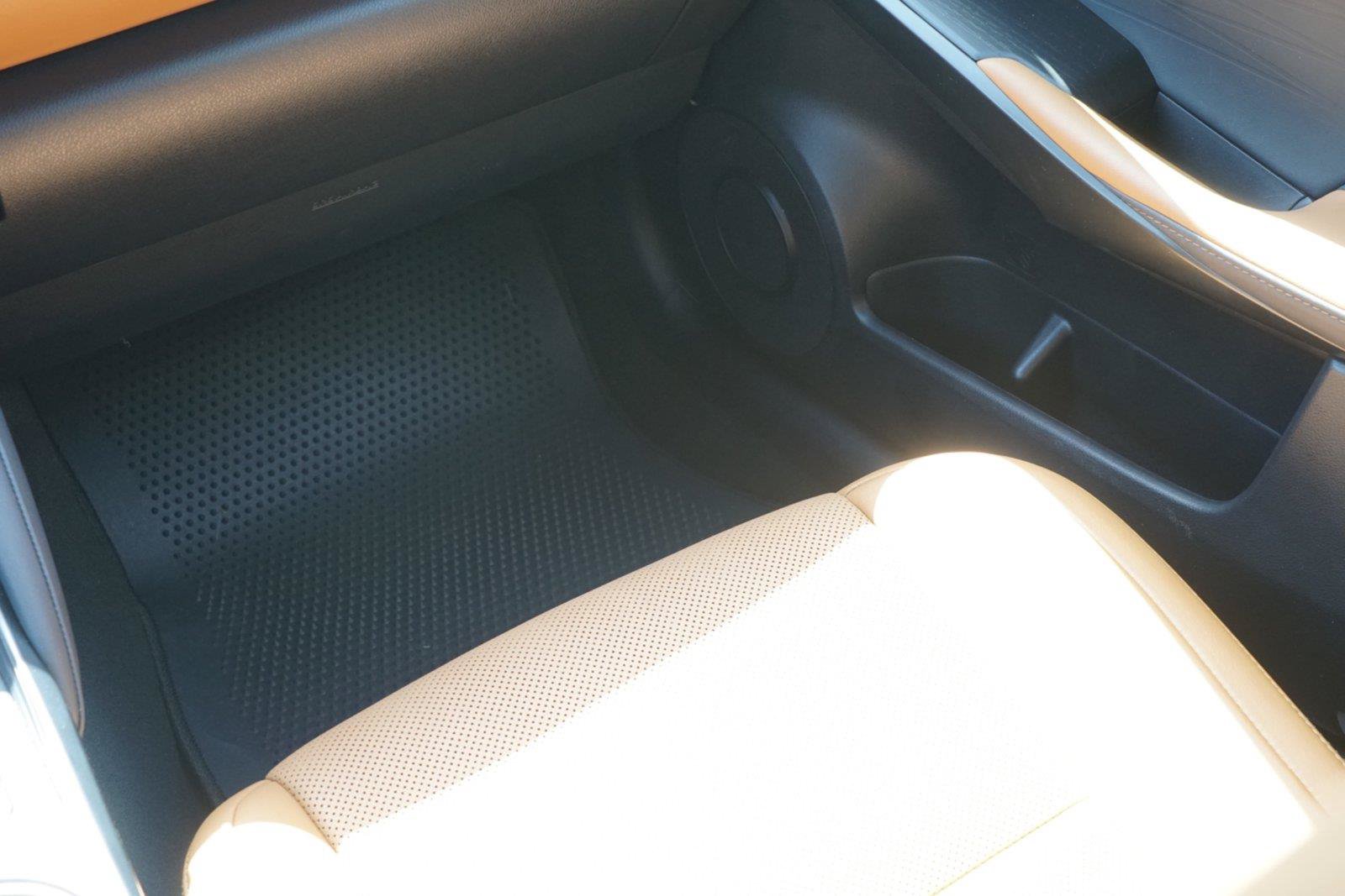 Used 2025 Lexus IS 300 w/ Premium Package RWD image 27