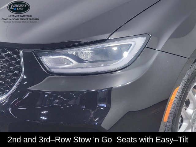 Used 2024 Chrysler Pacifica Touring-L FWD image 9