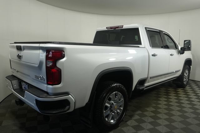 Used 2024 Chevrolet Silverado 3500 High Country w/ Technology Package AWD/4WD image 3