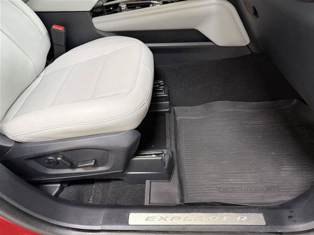Certified 2025 Ford Explorer Platinum w/ LUX Leather Package AWD/4WD image 33