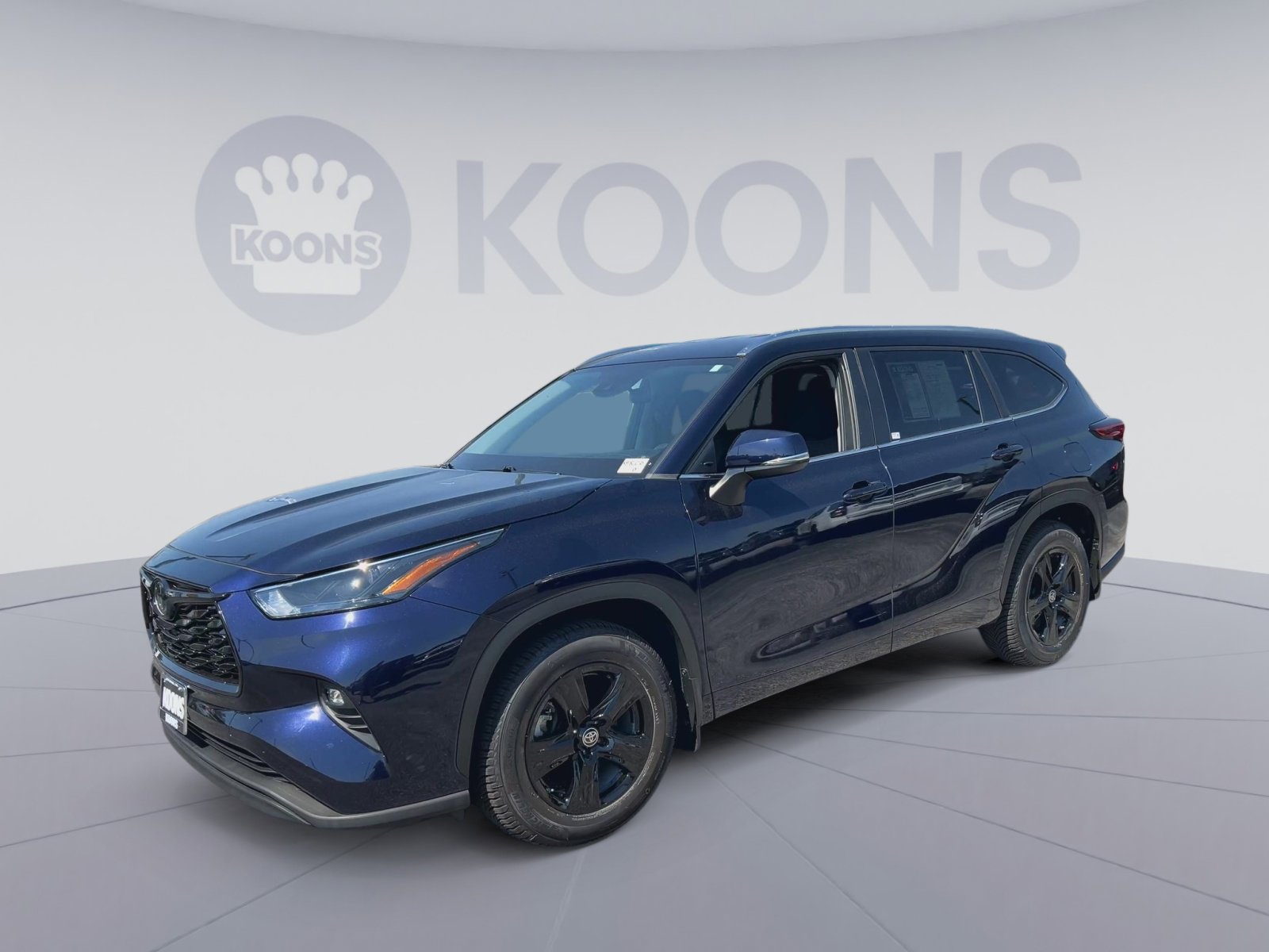 Used 2023 Toyota Highlander LE FWD image 5