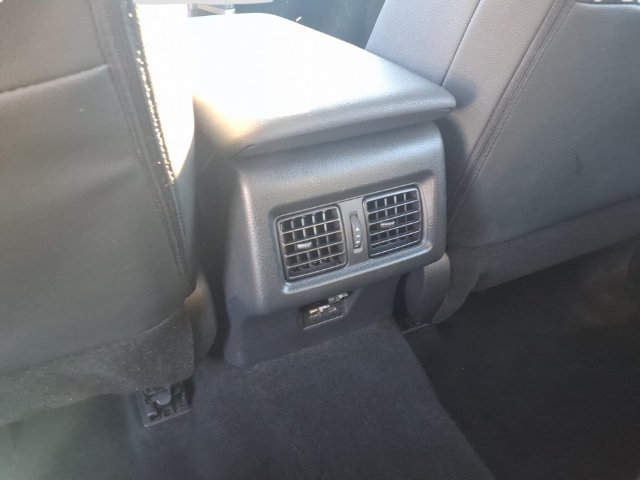 Used 2025 Toyota Camry SE FWD image 11