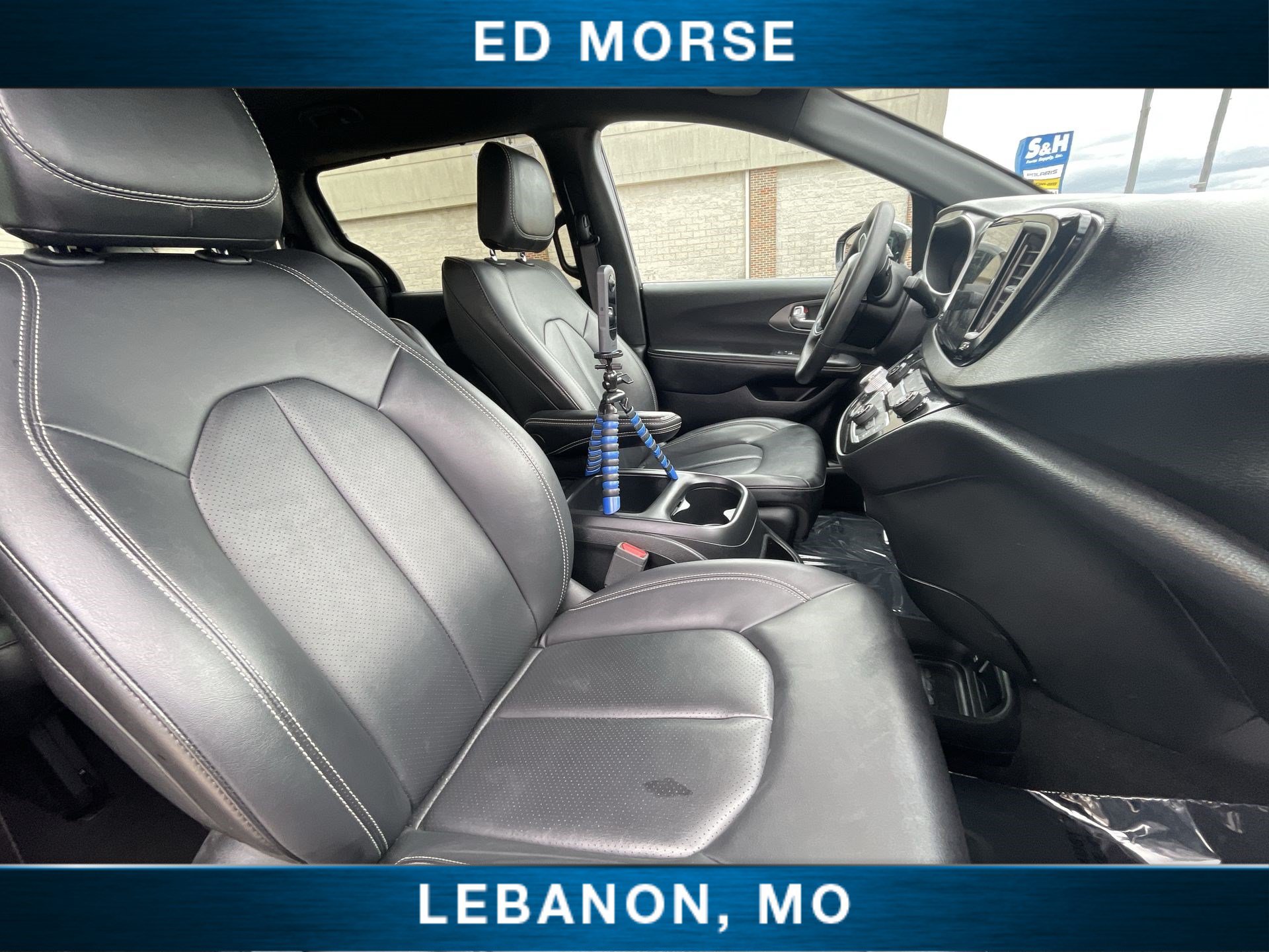 Used 2025 Chrysler Pacifica Select FWD image 26