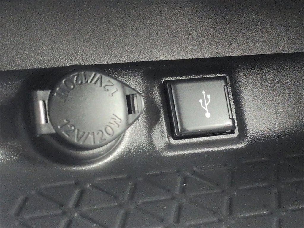 Used 2021 Toyota RAV4 LE image 21