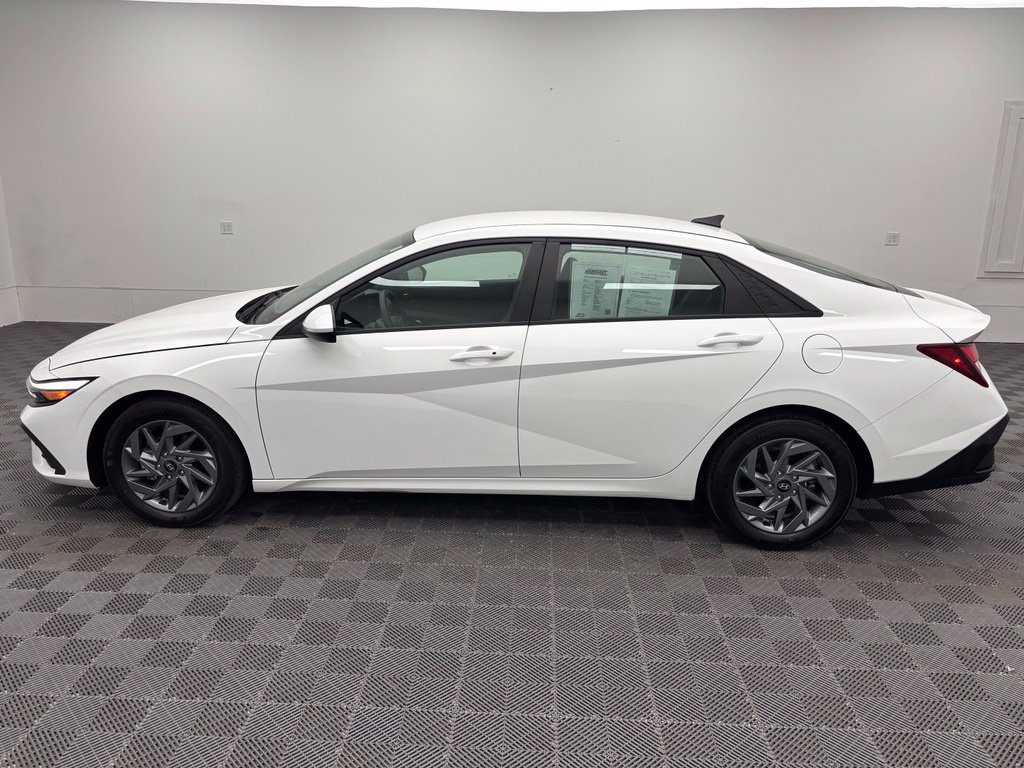 Used 2024 Hyundai Elantra SEL FWD image 12