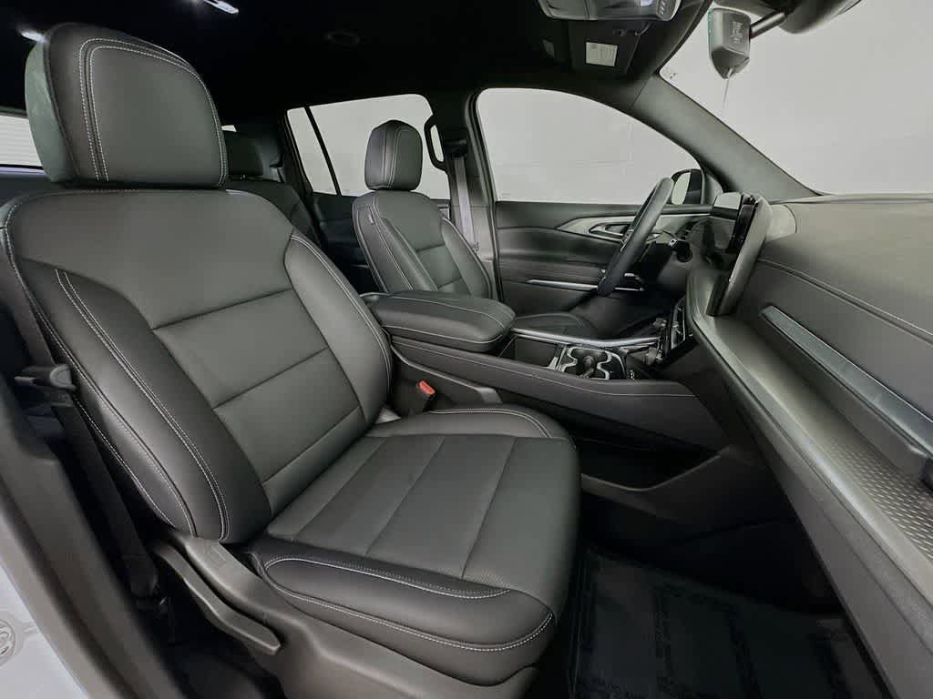 Used 2025 Chevrolet Traverse LT w/ Driver Confidence Package FWD image 15