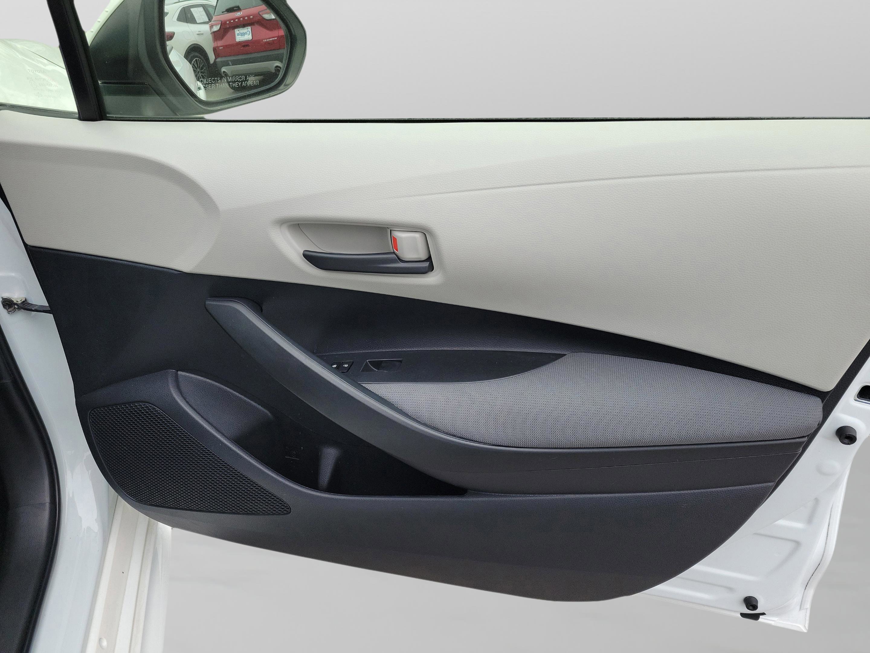 Used 2022 Toyota Corolla LE image 27