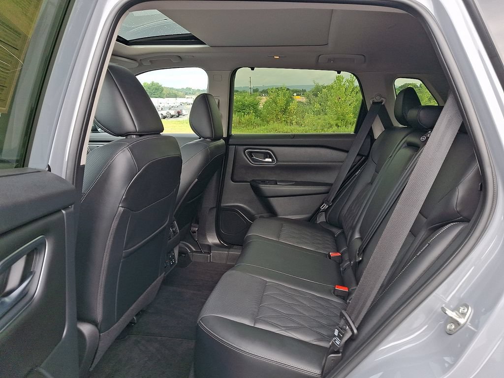Used 2024 Nissan Rogue Platinum w/ Platinum Premium Package AWD/4WD image 10