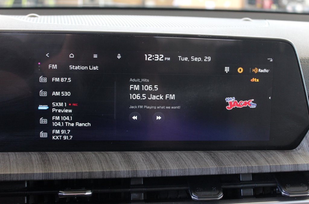 Used 2023 Kia Telluride EX w/ EX Captain's Chair Package FWD image 13