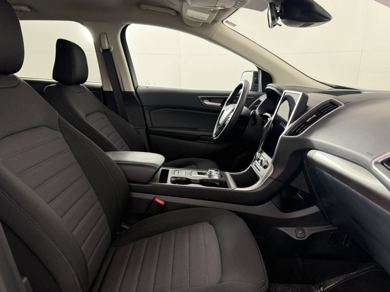Certified 2024 Ford Edge SE w/ Black Appearance Package image 10