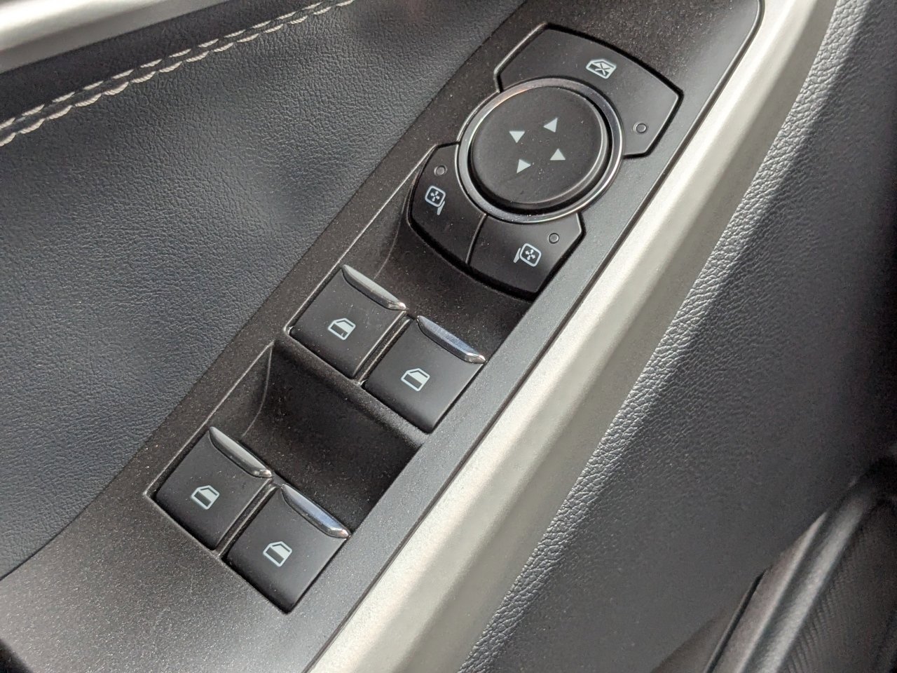 Certified 2022 Ford Explorer XLT w/ Equipment Group 202A image 32