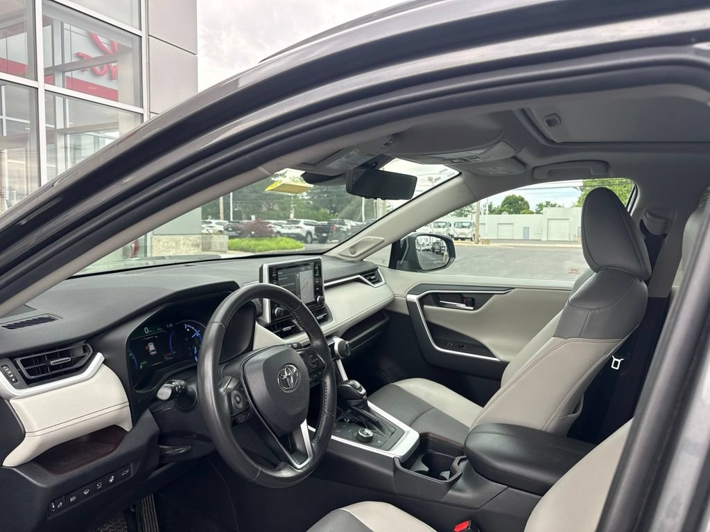 Used 2020 Toyota RAV4 Limited AWD/4WD image 10