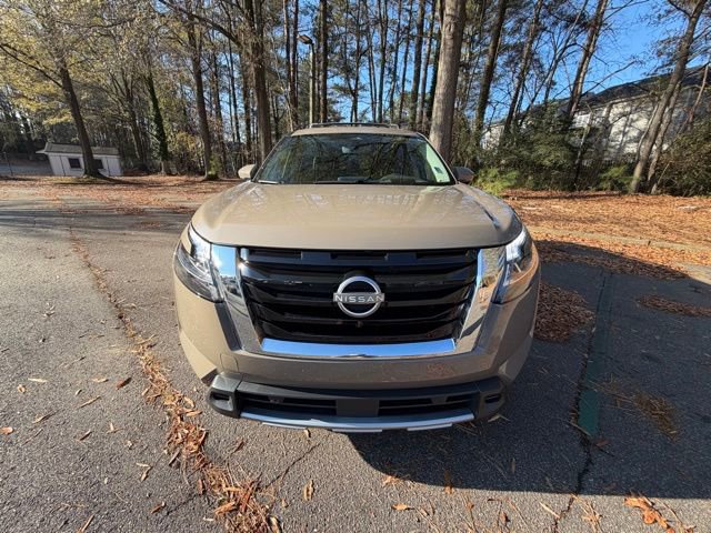 Used 2024 Nissan Pathfinder Platinum image 8